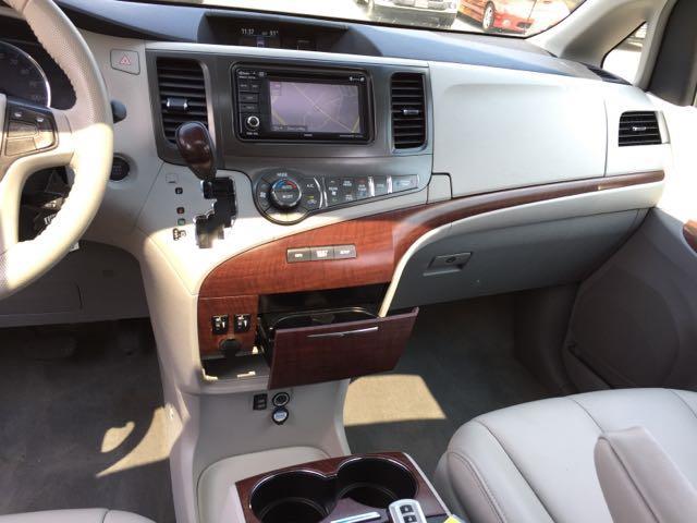 2014 Toyota Sienna XLE 7-Passenger Auto Access Seat