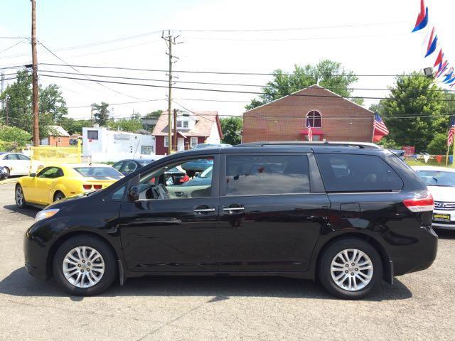 2014 Toyota Sienna XLE 7-Passenger Auto Access Seat