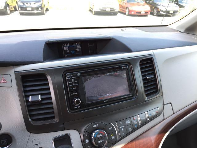 2014 Toyota Sienna XLE 7-Passenger Auto Access Seat