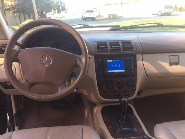 2000 Mercedes-Benz M-Class 4dr AWD 3.2L