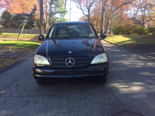 2000 Mercedes-Benz M-Class 4dr AWD 3.2L