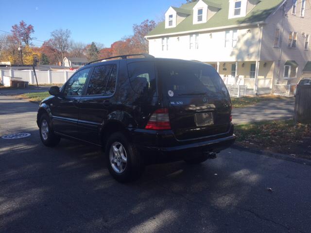 2000 Mercedes-Benz M-Class 4dr AWD 3.2L