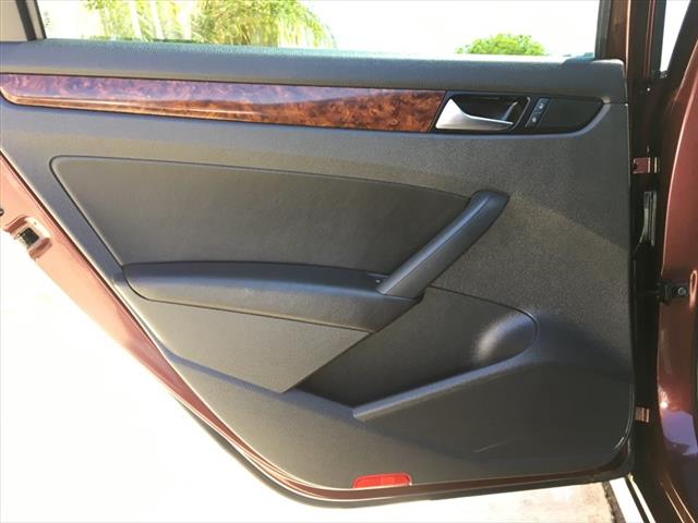 2013 Volkswagen Passat SEL Premium