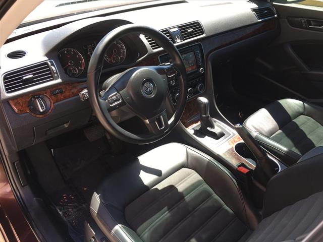 2013 Volkswagen Passat SEL Premium
