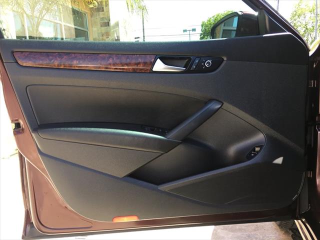 2013 Volkswagen Passat SEL Premium