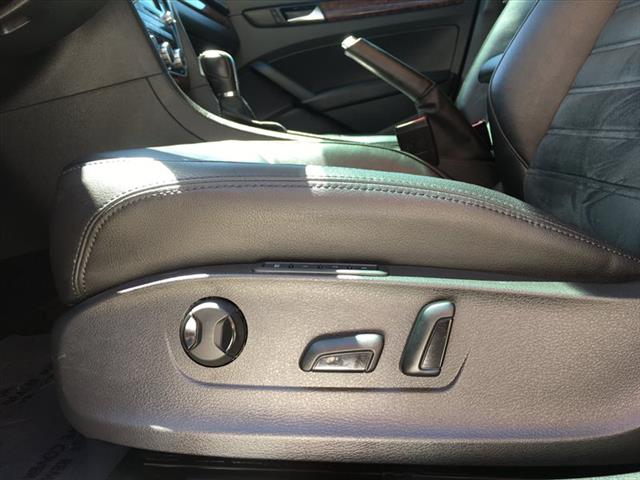 2013 Volkswagen Passat SEL Premium
