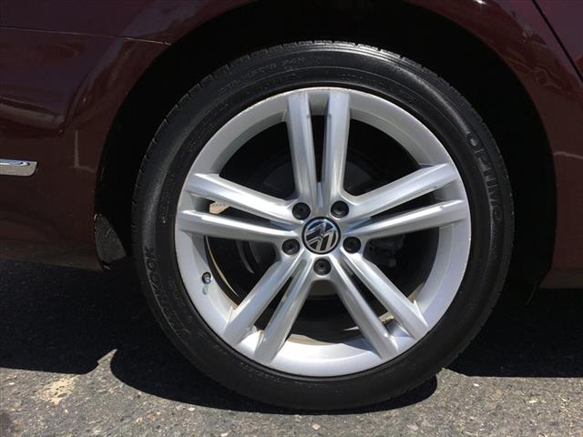 2013 Volkswagen Passat SEL Premium