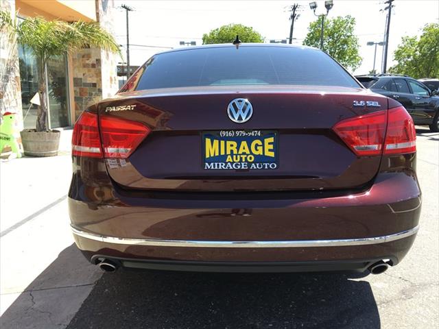 2013 Volkswagen Passat SEL Premium