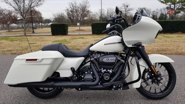 2018 Harley-Davidson Road Glide Special [19]