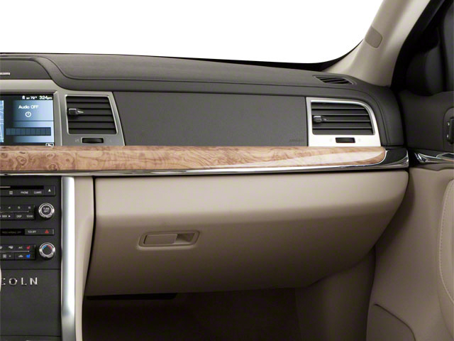 2010 Lincoln MKS photo 18 of 21