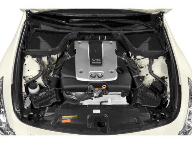 2015 INFINITI Q40 Standard