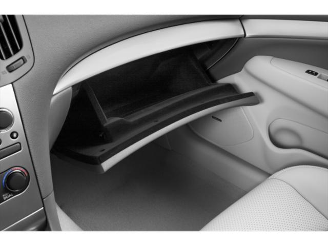 2015 INFINITI Q40 Standard