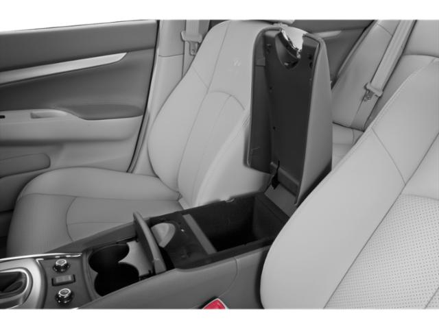 2015 INFINITI Q40 Standard