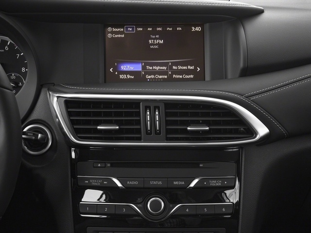 2017 INFINITI QX30 Premium