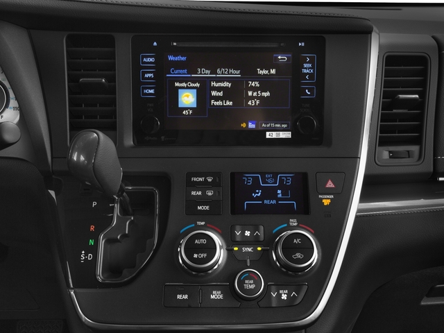 2017 Toyota Sienna SE 8 Passenger