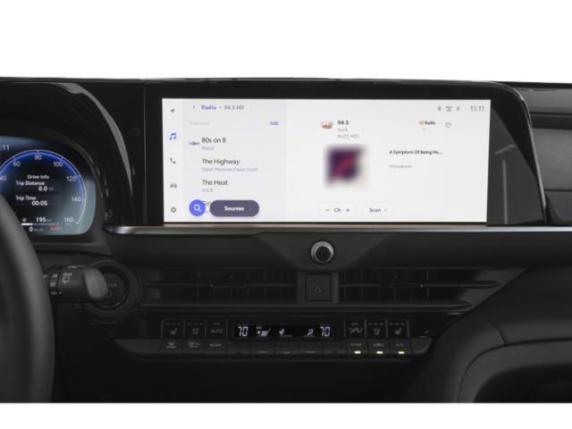 2025 Toyota Crown Signia XLE [8]