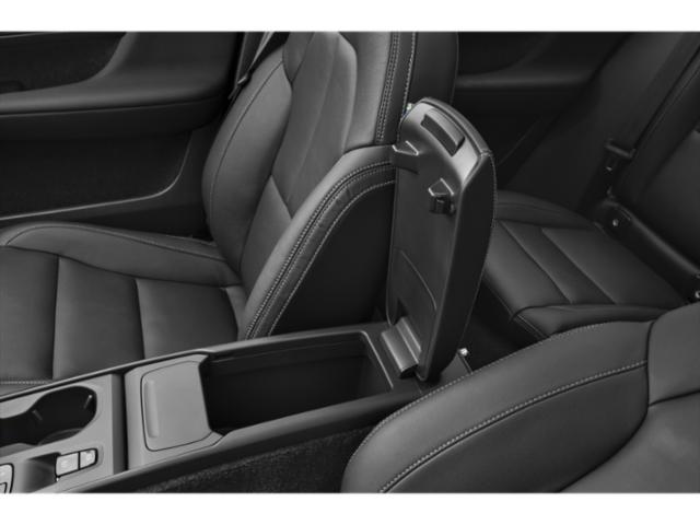 2026 Volvo XC40 Plus, B5 AWD Gas mild hybrid, Dark