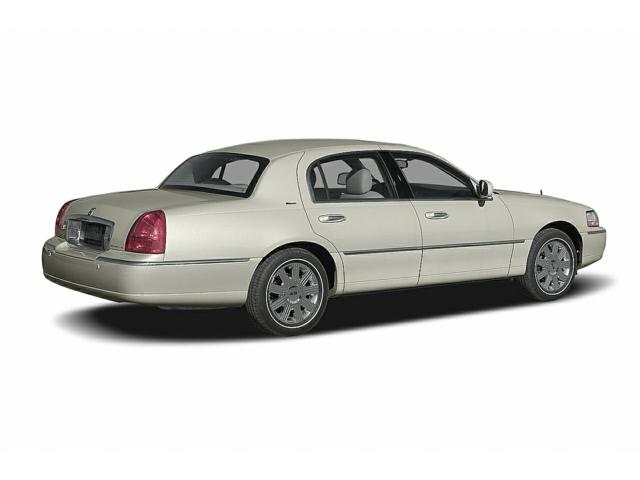 2004 Lincoln Town Car Signature